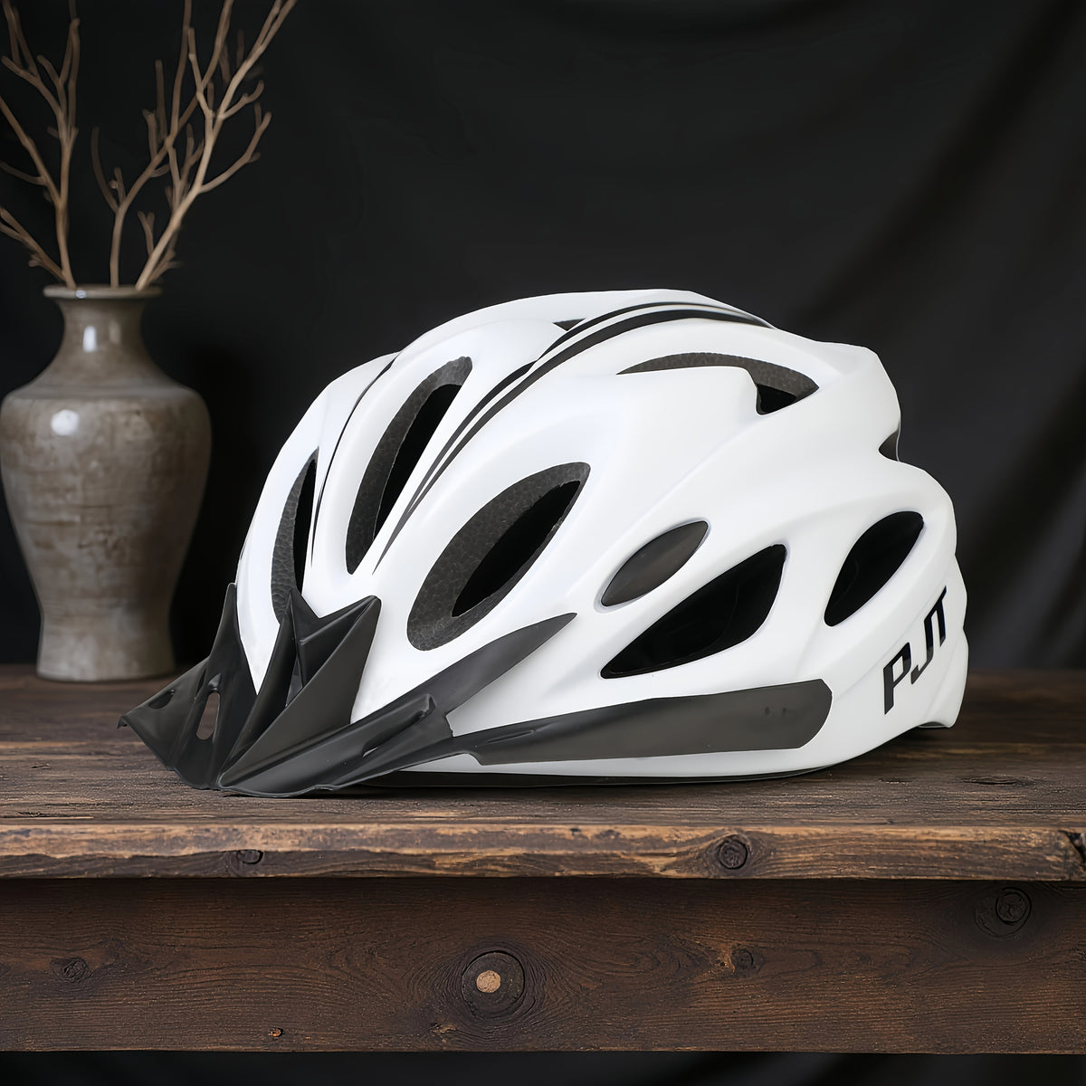 The PJT Bike Helmet Features a Detachable Visor And Meets CPSC\u002FCE Standards, Offering High-Quality Protection with a 0.7Mm Thick PC And a 501 Density EPS Surface Treated with a Matte Finish. It Includes Tested Safety Straps, an Adjustment System